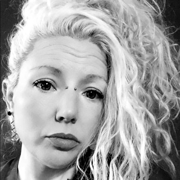 Meet your Posher, Stacie - Picture 4 of 6